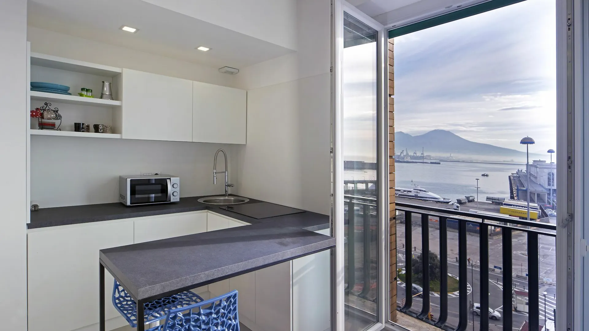 Relais Castel Nuovo Aparthotel Naples 3*,  Italy